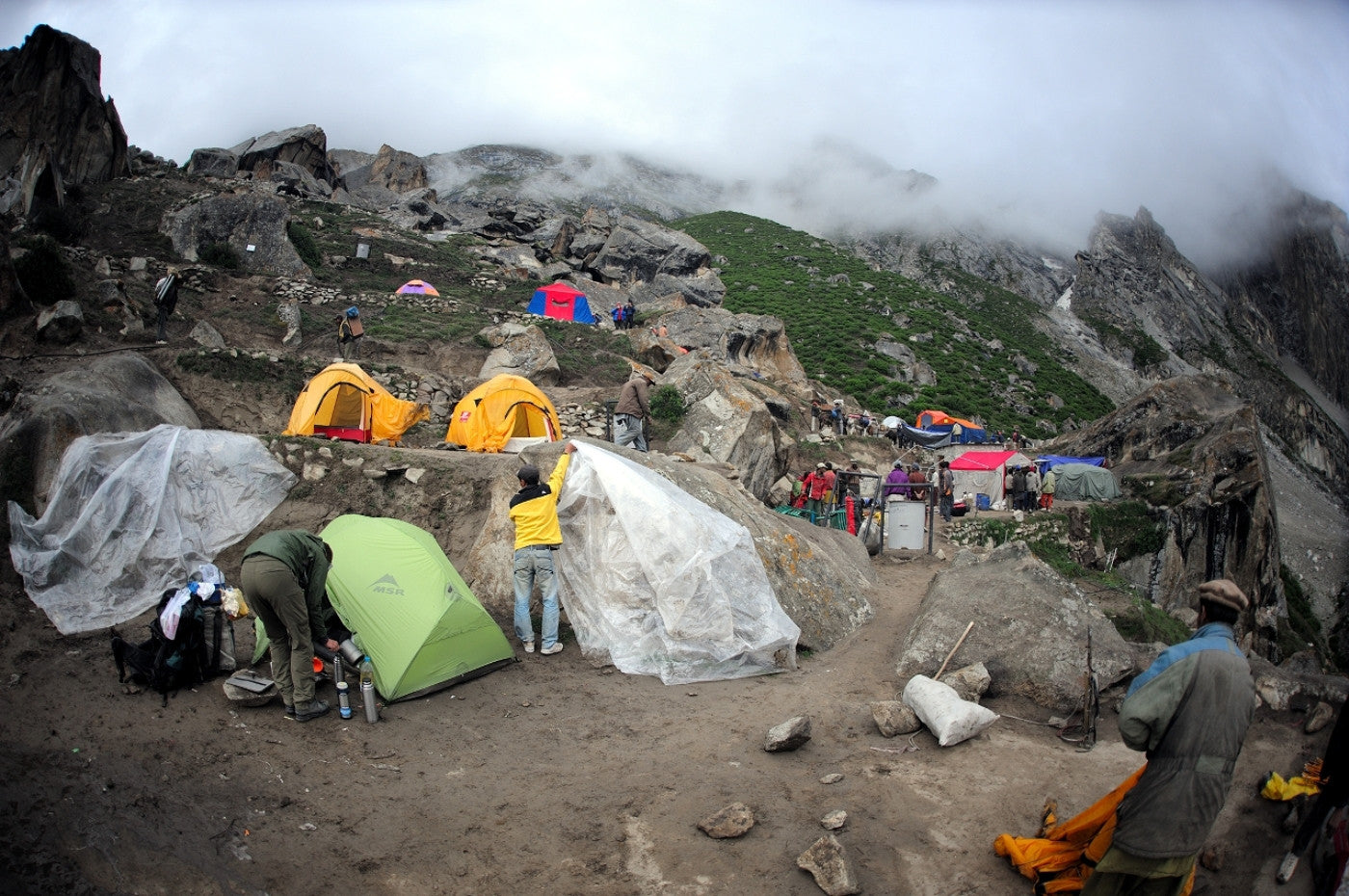 What is the Meaning of Camping in Urdu